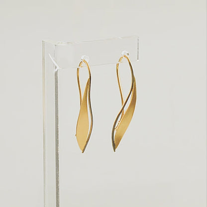 Ασημένια μοντέρνα κρεμαστά σκουλαρίκια