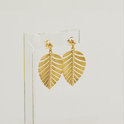 Ασημένια σκουλαρίκια σε όμορφο σχήμα φύλλων