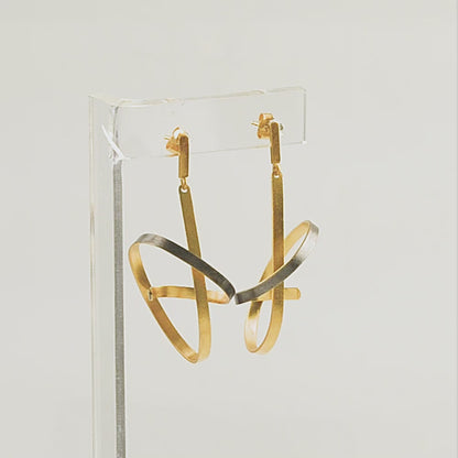 Ασημένια κρεμαστά σκουλαρίκια ιδιαίτερου σχεδίου