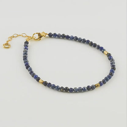 Ασημένιο βραχιόλι με ημιπολύτιμες πέτρες λάπις λάζουλι